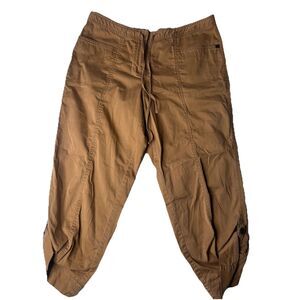 Tommy Bahama Women’s Capri Pants Camel Brown 6 Outdoors Casual